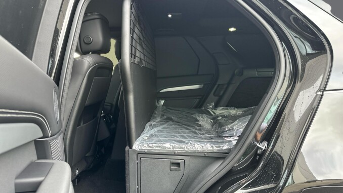 Land Rover Discovery Diesel 3.0 D350 Dynamic HSE Commercial Auto - Image 4